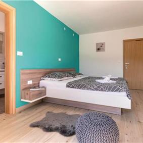 10 Bedroom Villa with Pool near Pula, Sleeps 20